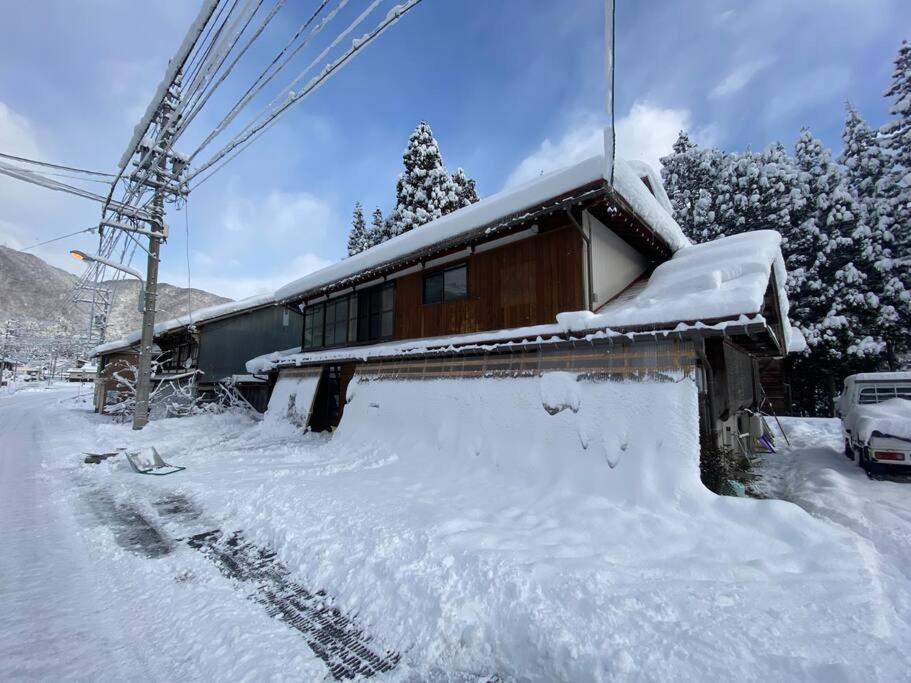 Апартаменты Way Shirakawago - Private, Free Parking And Newly Opened 2022 Way Shirakawago Экстерьер фото