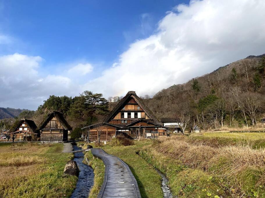 Апартаменты Way Shirakawago - Private, Free Parking And Newly Opened 2022 Way Shirakawago Экстерьер фото
