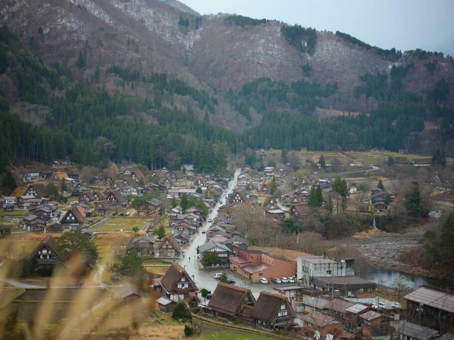Апартаменты Way Shirakawago - Private, Free Parking And Newly Opened 2022 Way Shirakawago Экстерьер фото