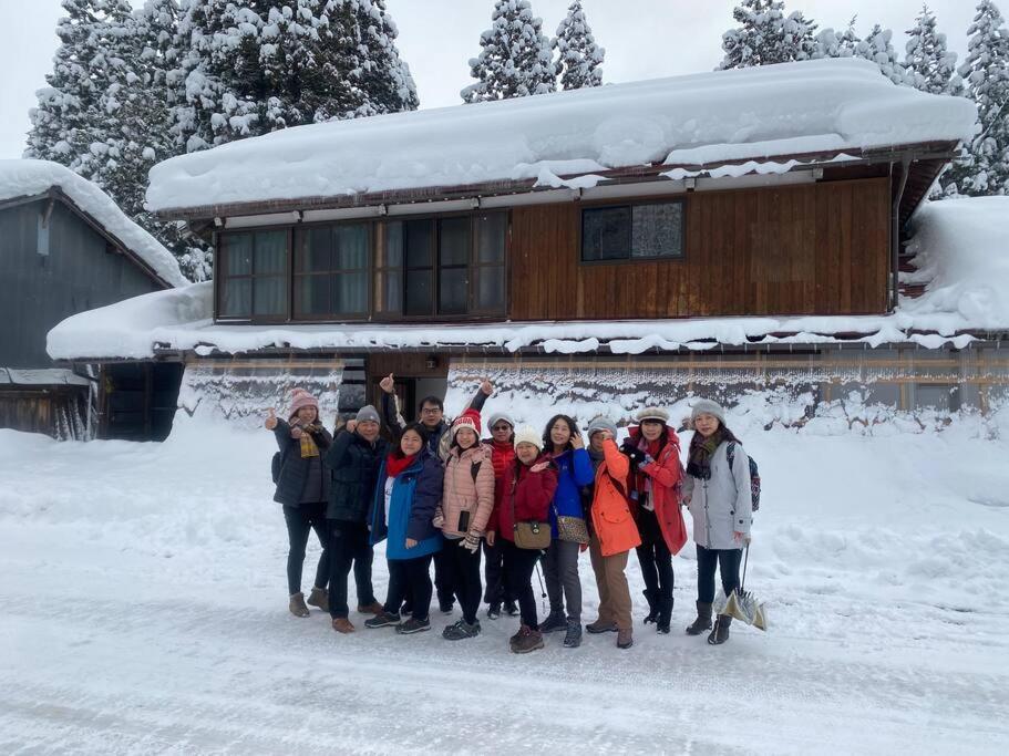 Апартаменты Way Shirakawago - Private, Free Parking And Newly Opened 2022 Way Shirakawago Экстерьер фото