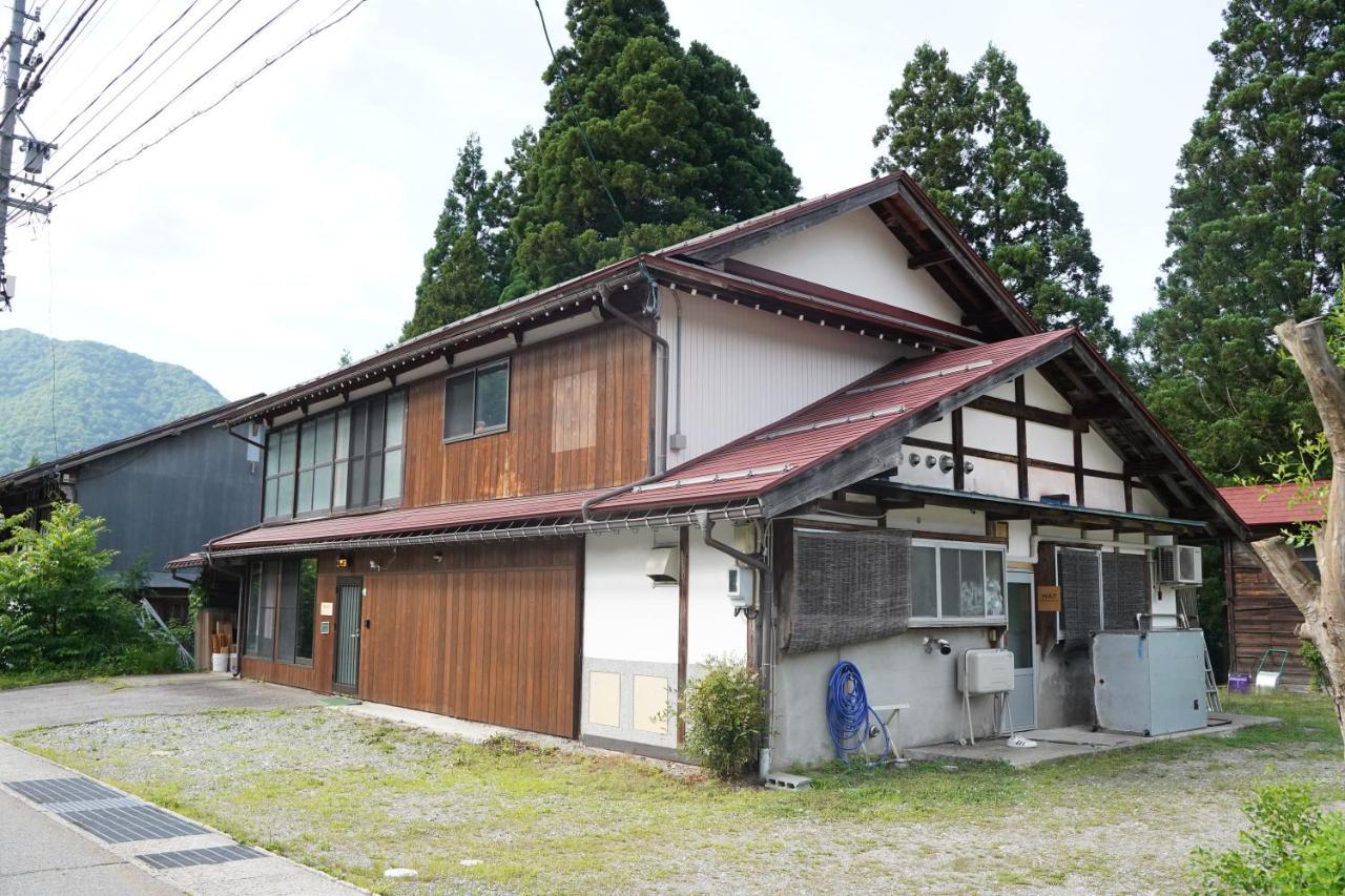 Апартаменты Way Shirakawago - Private, Free Parking And Newly Opened 2022 Way Shirakawago Экстерьер фото